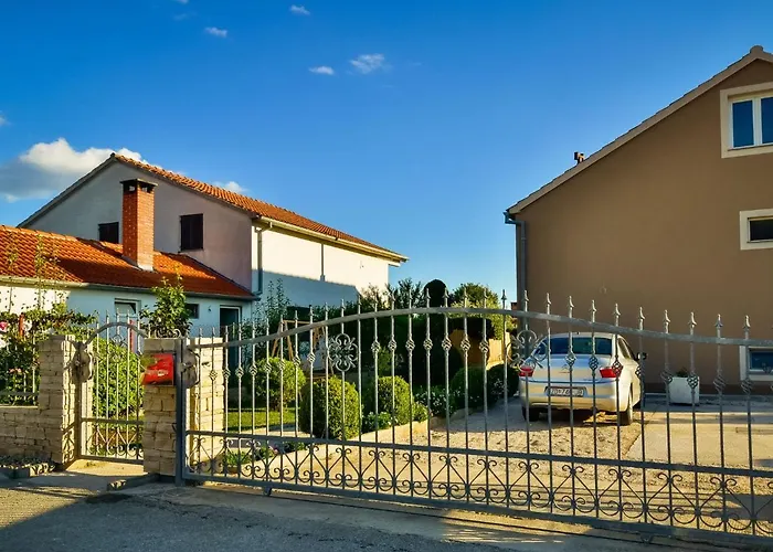 Petra-1 By Interhome * ビオグラード・ナ・モル