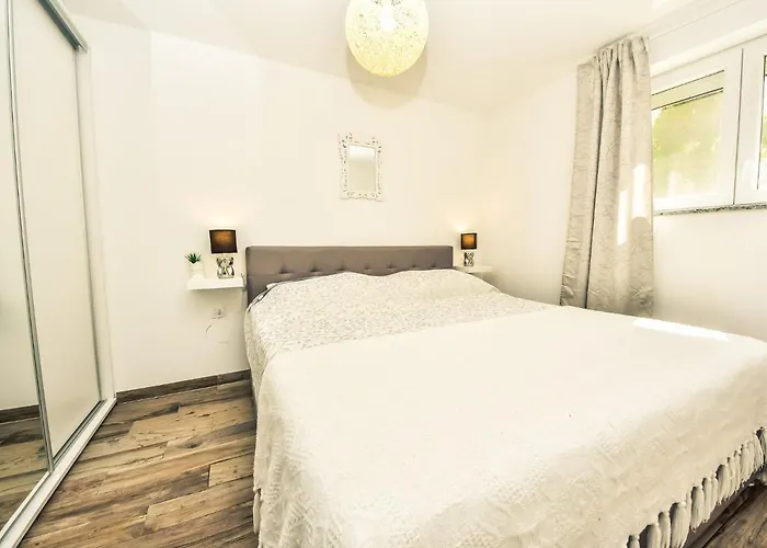 Petra-1 By Interhome *